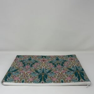 William Morris Spring Thicket design laptop cover by Fait par Moi