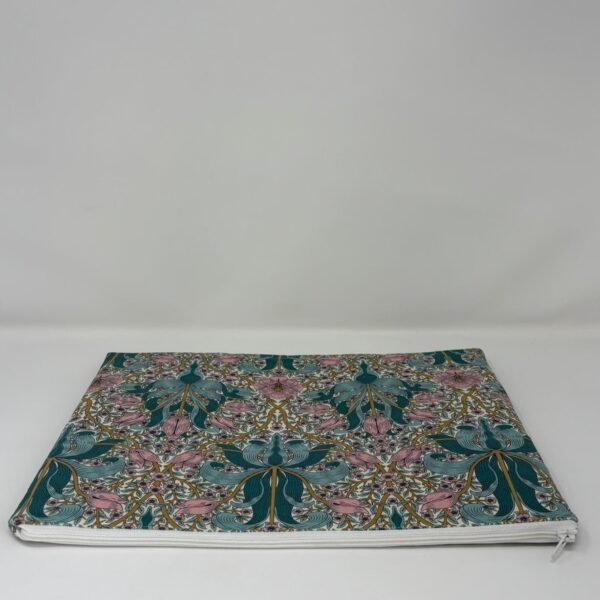 William Morris Spring Thicket design laptop cover by Fait par Moi