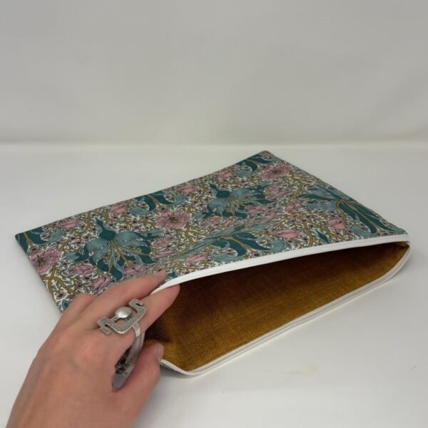 William Morris Spring Thicket design laptop cover by Fait par Moi