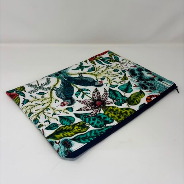 Laptop cover in an Amazon design by EJS handmade by Fait par Moi